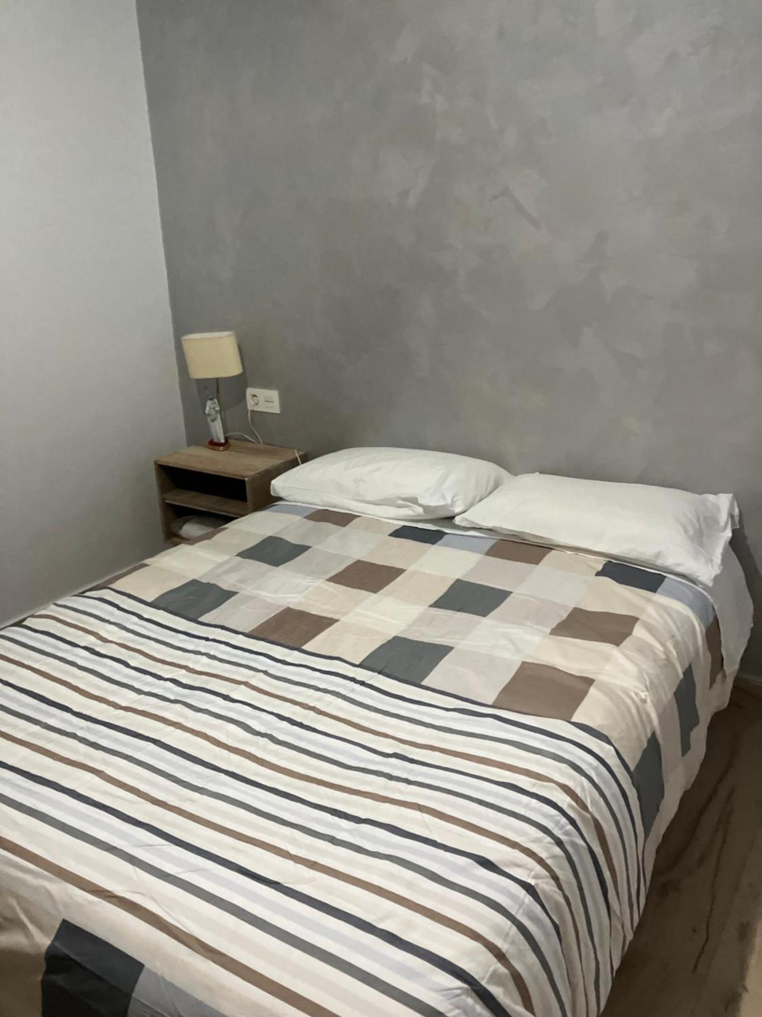 Apartamento En Camino De Ronda De Dos Habitaciones Y Salon Granada Exterior foto